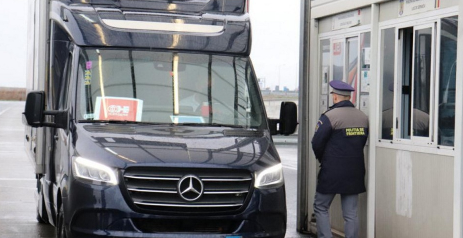 Primul camion cu vaccin anti-Covid a intrat azi în țară pe la Nădlac, după ce a dat 10 euro la vameş!