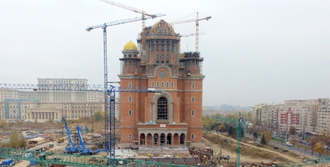 E atât de senin în Bucureşti încât se vede o catedrală nouă în loc de spitale!