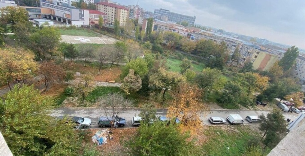 Coadă de dricuri în fața spitalului din Craiova! Să vină Ponta să explice că dricurile se așază de mai multe ori la coadă ca să apară la televizor!