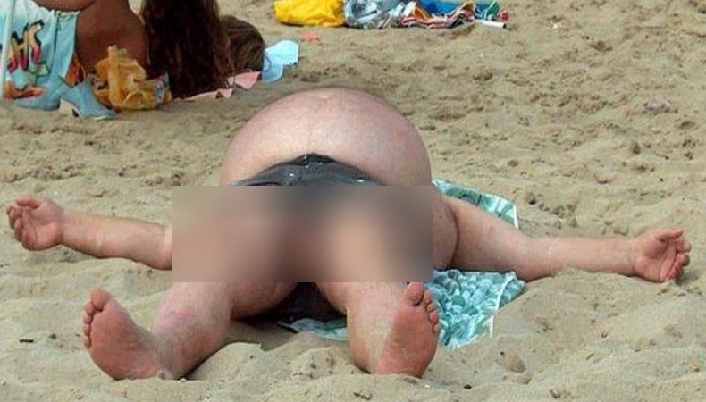 A apărut prima burtă pe plajă la Mamaia. Ascundeți copiii! Și femeile!