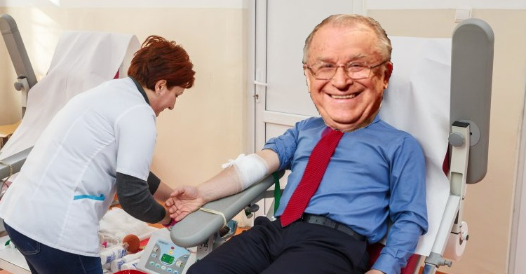 Iliescu, gest umanitar: a mers la centrul de transfuzie şi a donat 1 litru de ciumă roşie!