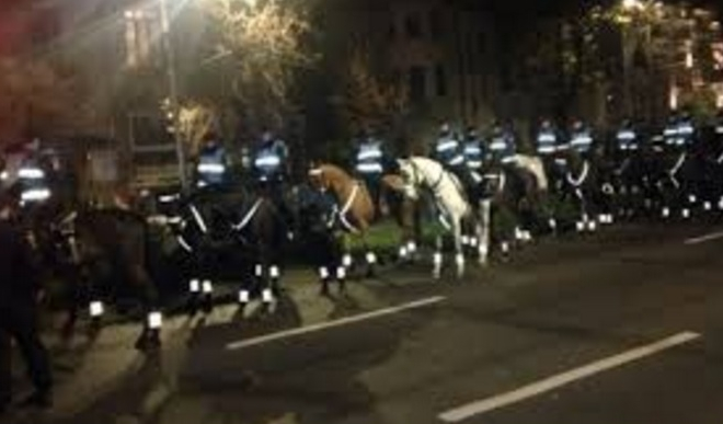 Au venit și jandarmii călare, după ce s-a zvonit că Soros dă 50 de lei de cal!