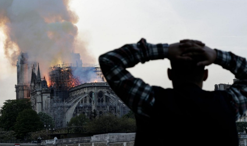 Miliardarii francezi dau 300 de milioane pentru restaurarea Notre-Dame. La noi, miliardarii furau clopotele