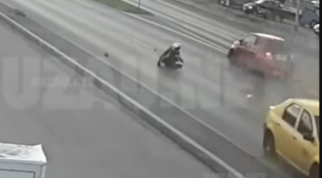 Șoferița din Buzău: "Polițistul circula mai repede decât motocicleta, altfel nu ajungea înaintea motocicletei pe sensul celălalt!"