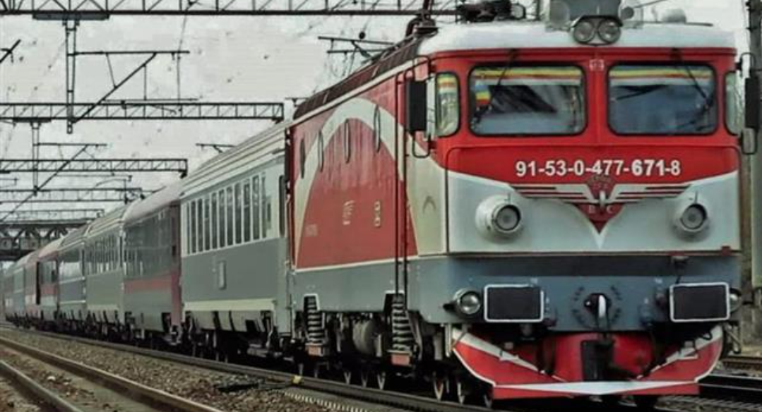 Scandal în trenul Arad - Constanța: a întârziat doar două zile în loc de 4, iar călătorii și-au luat cazare abia de poimâine!