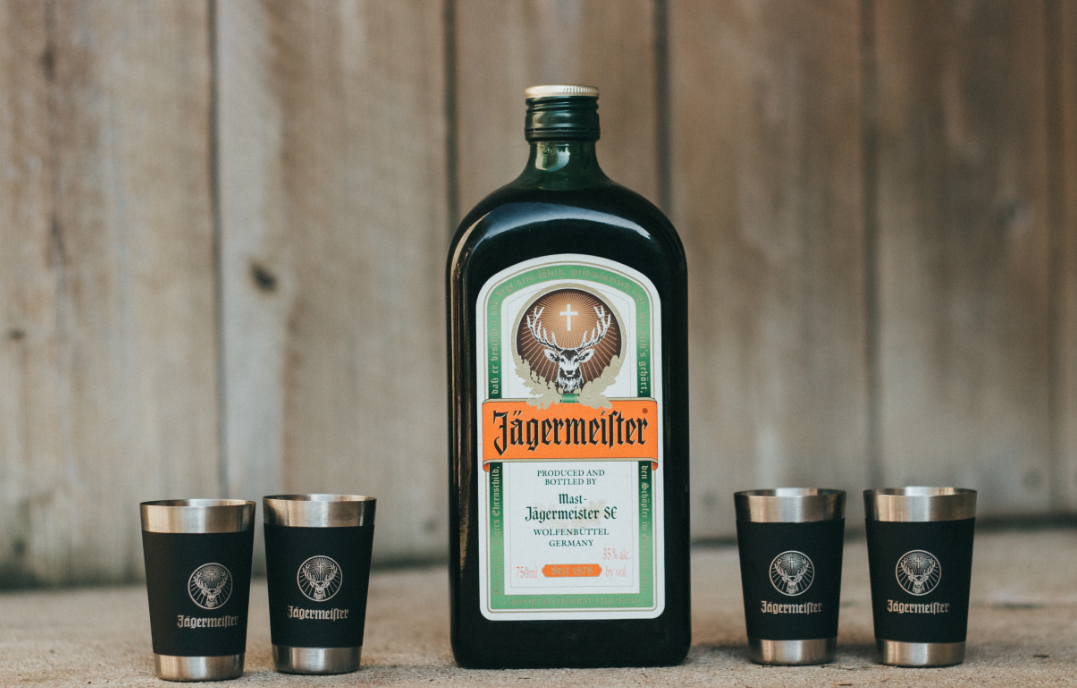 Secretul succesului: de ce este Jägermeister o bautura atat de populara?
