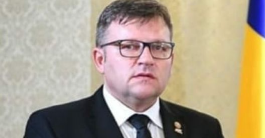 Ministrul Muncii, Marius Budăi, a rămas fără permis după ce a condus cu 121 pe oră în localitate. Adică a rămas fără meseria de bază