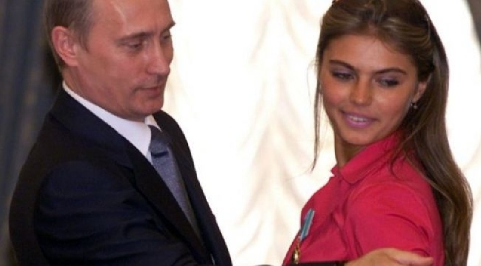 Amanta lui Vladimir Putin, dispărută fără urmă în mod misterios după ce a fugit de ceai pe un geam deschis de la etajul 10