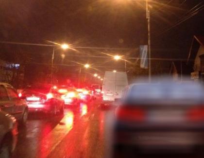 Bucureştenii blocați în trafic pe DN1 sunt optimişti: "Ajungem la timp să luăm lumină!"