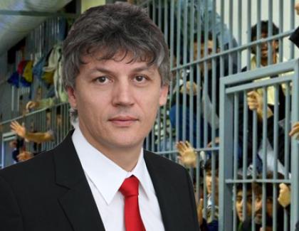 Deținuții de la Jilava: Îl așteptăm pe domnul Brăiloiu să ne facă o "la mulți ani" la dușuri!
