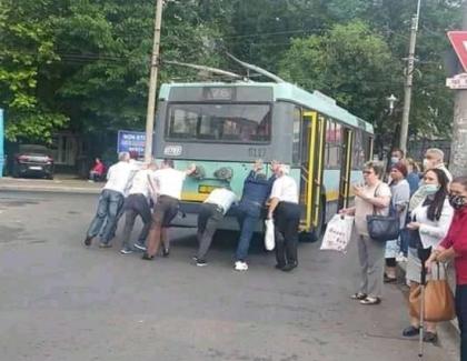 Primăria București scoate la concurs 300 de posturi de împingător autobuze!