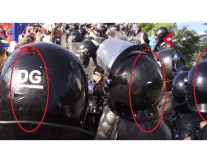  Jandarmeria acționează ca o organizație teroristă: jandarmii și-au acoperit numerele de identificare de pe căști cu o bandă neagră!