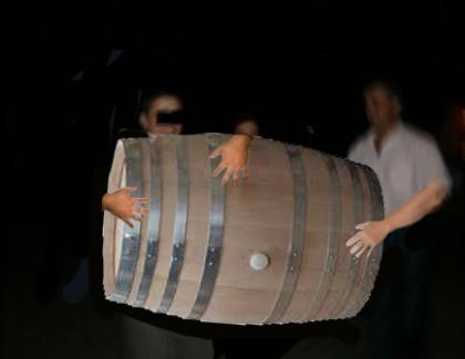 Scandal la o nuntă moldovenească: s-a furat butoiul cu vin în loc de mireasă!