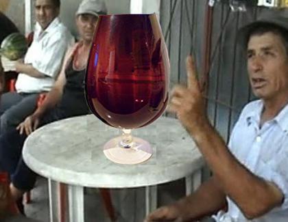 În Moldova a apărut paharul de 3 litri jumate, pentru că un pahar de vin pe zi e sănătate!