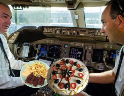 Reduceri de costuri la TAROM: pasagerii trebuie să vină cu mâncare de acasă pentru echipaj!