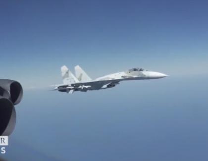 Avioane ruseşti hărțuind un bombardier american deasupra Mării Negre. Veniseră să susțină moțiunea PSD!