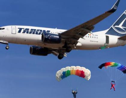 Reformă la TAROM: pasagerii se vor parașuta din zbor, acoperindu-se astfel o arie mai mare de orașe!