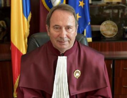 Parlamentul a eliminat pensiile speciale ale magistraților, iar Dorneanu, care are o pensie specială de 6000 de euro, va decide dacă legea e constituțională