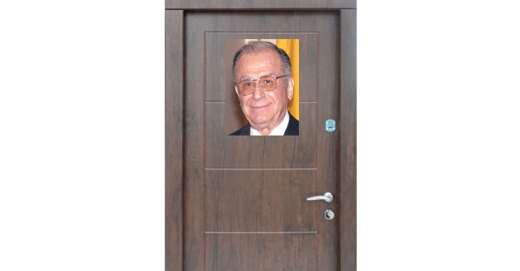 Locuințele care vor pune poza lui Iliescu pe uşă vor fi ocolite de coronavirus!